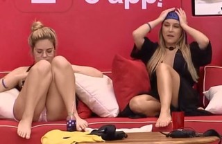 Vitória Moraes feet photo thumbnail