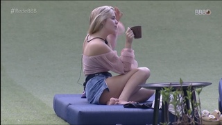 Vitória Moraes feet photo thumbnail