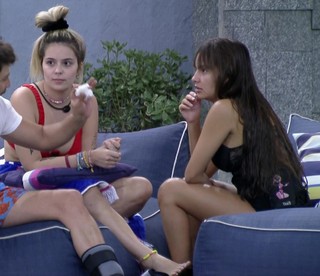 Vitória Moraes feet photo thumbnail