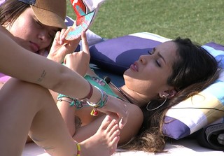 Vitória Moraes feet photo thumbnail