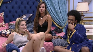 Vitória Moraes feet photo thumbnail