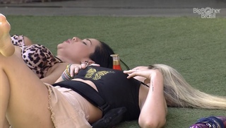 Vitória Moraes feet photo thumbnail