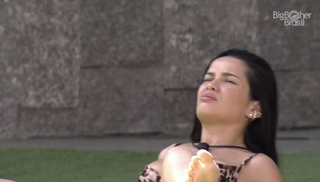 Vitória Moraes feet photo thumbnail