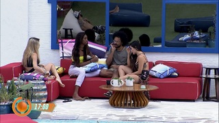 Vitória Moraes feet photo thumbnail