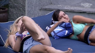 Vitória Moraes feet photo thumbnail