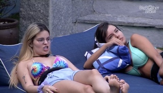 Vitória Moraes feet photo thumbnail