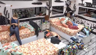 Vitória Moraes feet photo thumbnail