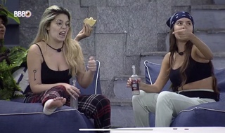 Vitória Moraes feet photo thumbnail