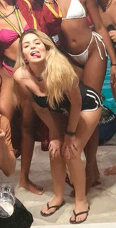 Vitória Moraes feet photo thumbnail