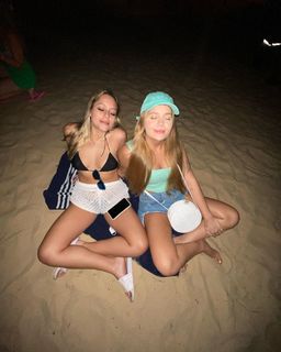 Vitória Moraes feet photo thumbnail