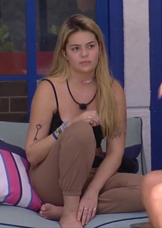 Vitória Moraes feet photo thumbnail