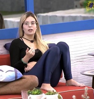 Vitória Moraes feet photo thumbnail