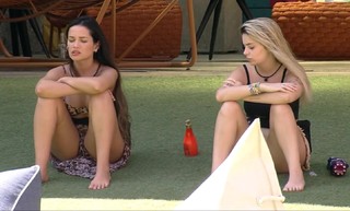 Vitória Moraes feet photo thumbnail