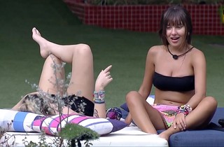 Vitória Moraes feet photo thumbnail