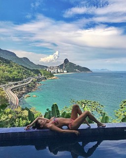 Vitória Strada feet photo thumbnail