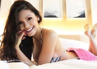 Vitória Strada feet photo thumbnail