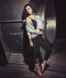 Vitória Strada feet photo thumbnail