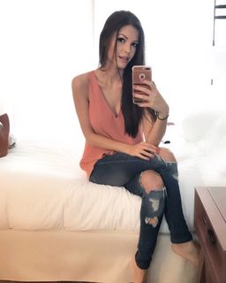 Vitória Strada feet photo thumbnail