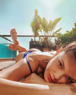 Vitória Strada feet photo thumbnail