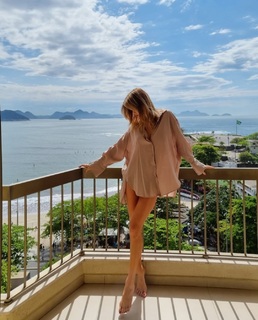 Vitória Strada feet photo thumbnail