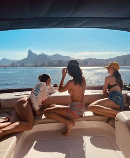 Vitória Strada feet photo thumbnail