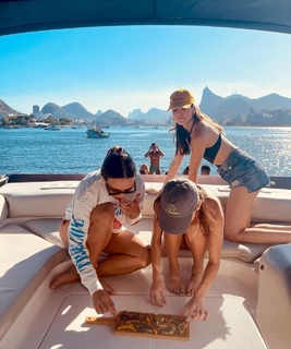 Vitória Strada feet photo thumbnail