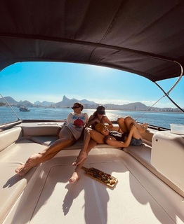 Vitória Strada feet photo thumbnail