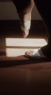 Vitória Strada feet photo thumbnail