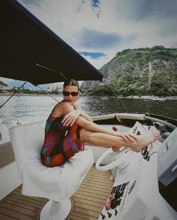 Vitória Strada feet photo thumbnail