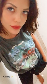 Vitória Strada feet photo thumbnail