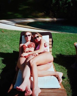 Vitória Strada feet photo thumbnail