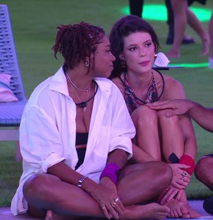 Vitória Strada feet photo thumbnail