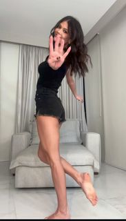 Vitória Strada feet photo thumbnail