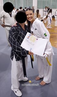 Vitória Strada feet photo thumbnail