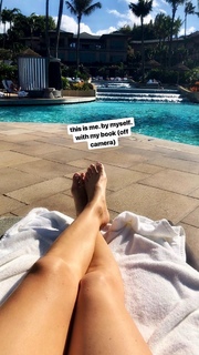 Viva Bianca feet photo thumbnail