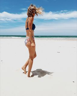 Viva Bianca feet photo thumbnail