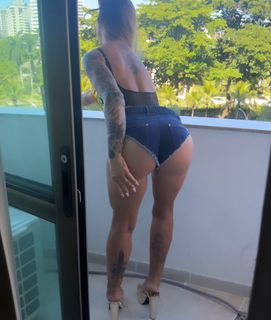 Vivi Fernandez feet photo 5