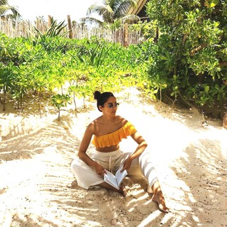 Viviana Serna feet photo 3