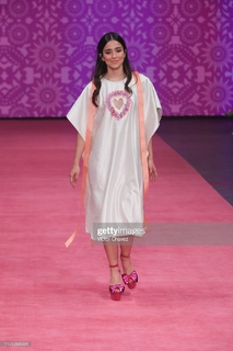 Viviana Serna feet photo 3