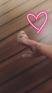 Viviane Geppert feet photo thumbnail