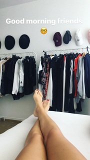 Viviane Geppert feet photo thumbnail