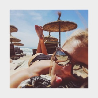 Viviane Geppert feet photo thumbnail