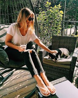 Viviane Geppert feet photo thumbnail