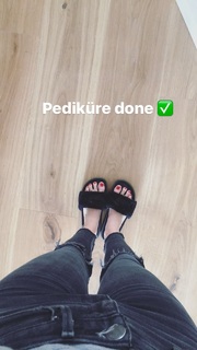 Viviane Geppert feet photo thumbnail