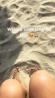 Viviane Geppert feet photo thumbnail