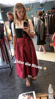 Viviane Geppert feet photo thumbnail