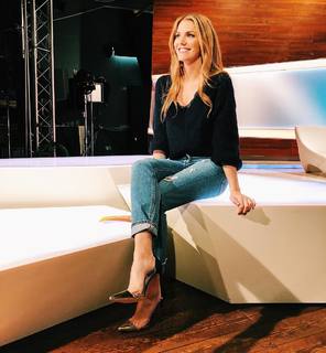 Viviane Geppert feet photo thumbnail