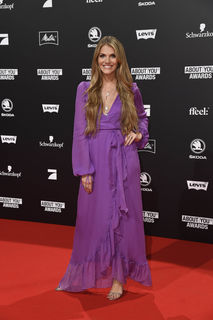 Viviane Geppert feet photo thumbnail