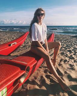 Viviane Geppert feet photo thumbnail