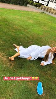 Viviane Geppert feet photo thumbnail